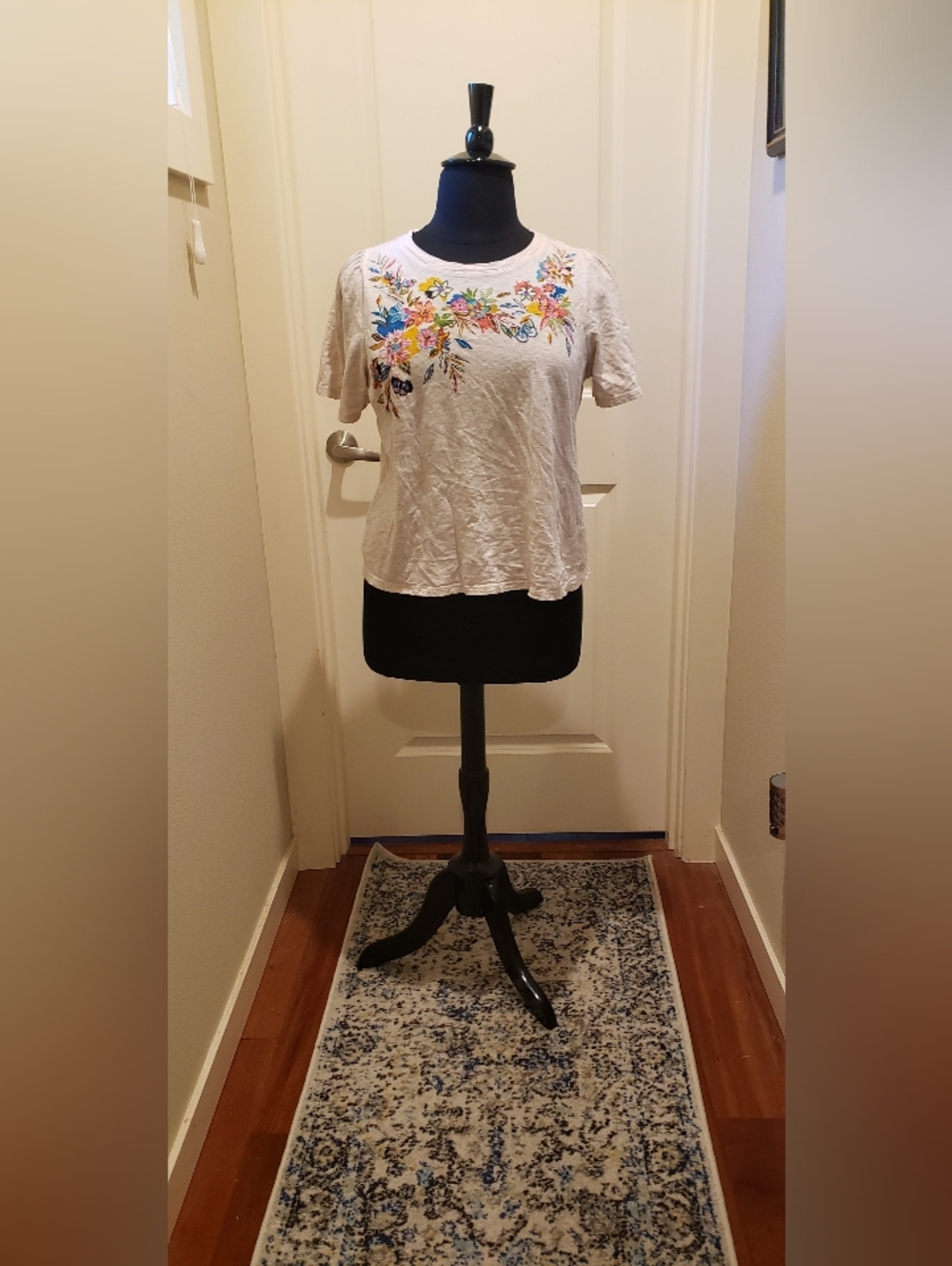 Democracy Embrodered Cream Cropped Short-Sleeve Women's Tee